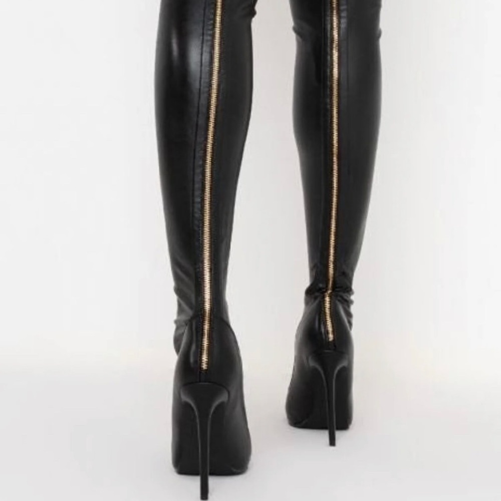 Black tall thigh high boots with gold zipper on back♥️SOLD♥️